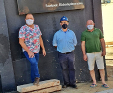 O sanepariano Silvio Gardi, ladeado pelos empresários Jamerson e Dirceu. Foto: Sanepar