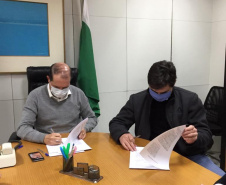 Foi assinado nesta quarta-feira (15) um termo de cooperação entre a Secretaria da Administração e da Previdência e a Secretaria de Planejamento e Gestão de Minas Gerais (Seplag) pelo qual o Paraná receberá o Sistema Eletrônico de Leilões desenvolvido pelo executivo mineiro.. Foto:SEAP
