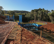 As obras da nova captação de água de Cascavel nas margens do Rio São José, no Distrito de São Salvador, a barragem no rio, as estações de bombeamento e um desarenador, que terá a função de retirar os materiais mais pesados da água, como areia e terra. A nova estrutura ampliará em 25% a capacidade de tratamento de água no município.Foto: Geraldo Bubniak/AEN