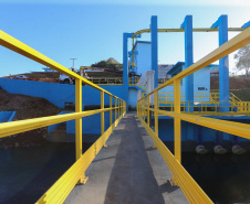 As obras da nova captação de água de Cascavel nas margens do Rio São José, no Distrito de São Salvador, a barragem no rio, as estações de bombeamento e um desarenador, que terá a função de retirar os materiais mais pesados da água, como areia e terra. A nova estrutura ampliará em 25% a capacidade de tratamento de água no município.Foto: Geraldo Bubniak/AEN
