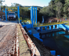 As obras da nova captação de água de Cascavel nas margens do Rio São José, no Distrito de São Salvador, a barragem no rio, as estações de bombeamento e um desarenador, que terá a função de retirar os materiais mais pesados da água, como areia e terra. A nova estrutura ampliará em 25% a capacidade de tratamento de água no município.Foto: Geraldo Bubniak/AEN