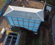 As obras da nova captação de água de Cascavel nas margens do Rio São José, no Distrito de São Salvador, a barragem no rio, as estações de bombeamento e um desarenador, que terá a função de retirar os materiais mais pesados da água, como areia e terra. A nova estrutura ampliará em 25% a capacidade de tratamento de água no município.Foto: Geraldo Bubniak/AEN