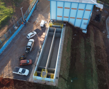 As obras da nova captação de água de Cascavel nas margens do Rio São José, no Distrito de São Salvador, a barragem no rio, as estações de bombeamento e um desarenador, que terá a função de retirar os materiais mais pesados da água, como areia e terra. A nova estrutura ampliará em 25% a capacidade de tratamento de água no município.Foto: Geraldo Bubniak/AEN