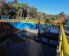 As obras da nova captação de água de Cascavel nas margens do Rio São José, no Distrito de São Salvador, a barragem no rio, as estações de bombeamento e um desarenador, que terá a função de retirar os materiais mais pesados da água, como areia e terra. A nova estrutura ampliará em 25% a capacidade de tratamento de água no município.Foto: Geraldo Bubniak/AEN