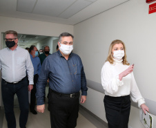 O secretário de Estado da Saúde Beto Preto entrega 57 novos leitos no Hospital Universitário (HU) de Londrina, sendo destinados exclusivamente aos pacientes confirmados e suspeitos da Covid-19, sendo 32 de UTI (adulto e pediátrica) e 25 de enfermaria.   20/07/2020 -  Foto: Geraldo Bubniak/AEN