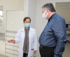 O secretário de Estado da Saúde Beto Preto entrega 57 novos leitos no Hospital Universitário (HU) de Londrina, sendo destinados exclusivamente aos pacientes confirmados e suspeitos da Covid-19, sendo 32 de UTI (adulto e pediátrica) e 25 de enfermaria.   20/07/2020 -  Foto: Geraldo Bubniak/AEN