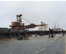 Um novo embarque recorde está sendo realizado no Corredor de Exportação do Porto de Paranaguá, nesta semana. No berço 214, o navio E.R Bayonne carrega 104,2 mil toneladas de farelo de soja. Este é o maior volume de granel de exportação já movimentado pelo porto.
Foto: Claudio Neves
