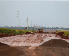 Obras do contorno viário de Palotina que terá extensão de cerca de 16 km e está sendo construído para desviar o trânsito de caminhões do centro da cidade.Foto: Geraldo Bubniak/AEN