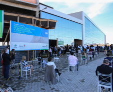 Foi inaugurada nesta quarta-feira (22) a primeira etapa do Cancer Center de Guarapuava, na região central do Estado. O prédio abriga a ala de quimioterapia e o Instituto para a Pesquisa do Câncer (IPEC), um dos maiores centros de pesquisa genômica do País.

 22/07/2020 -  Foto: Geraldo Bubniak/AEN