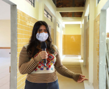 Apesar de ter passado por duas escolas diferentes, a estudante Cássia Bueno dos Santos, de 16 anos, sempre estudou no mesmo local. A troca da Escola Municipal Professor Ethanil Bento de Assis, onde cursou os anos iniciais do Ensino Fundamental, para o Colégio Estadual Novo Horizonte aconteceu apenas nos registros escolares.