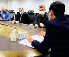 Com a assinatura do documento, será permitido que ambos os órgãos, Guarda Municipal de Paranaguá e Secretaria da Segurança Pública, possam compartilhar informações dos sistemas internos de segurança.
Foto: Divulgação/SESP