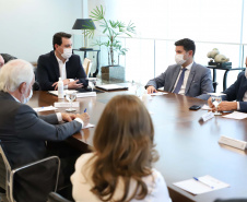 O governador Carlos Massa Ratinho Junior autorizou nesta segunda-feira (10) a licitação da construção da nova sede da prefeitura de Pato Branco, no Sudoeste do Estado. O Governo do Estado aportará R$ 20 milhões, a fundo perdido, por meio da Secretaria de Desenvolvimento Urbano e de Obras Públicas. Haverá contrapartida de cerca de R$ 8 milhões do município. O valor máximo estipulado no pregão será de R$ 28.539.238,68.
