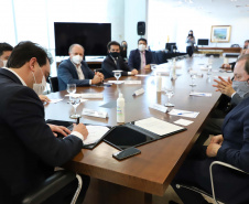 O governador Carlos Massa Ratinho Junior autorizou nesta segunda-feira (10) a licitação da construção da nova sede da prefeitura de Pato Branco, no Sudoeste do Estado. O Governo do Estado aportará R$ 20 milhões, a fundo perdido, por meio da Secretaria de Desenvolvimento Urbano e de Obras Públicas. Haverá contrapartida de cerca de R$ 8 milhões do município. O valor máximo estipulado no pregão será de R$ 28.539.238,68.
