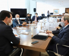 O governador Carlos Massa Ratinho Junior autorizou nesta segunda-feira (10) a licitação da construção da nova sede da prefeitura de Pato Branco, no Sudoeste do Estado. O Governo do Estado aportará R$ 20 milhões, a fundo perdido, por meio da Secretaria de Desenvolvimento Urbano e de Obras Públicas. Haverá contrapartida de cerca de R$ 8 milhões do município. O valor máximo estipulado no pregão será de R$ 28.539.238,68.
