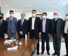 O governador Carlos Massa Ratinho Junior autorizou nesta segunda-feira (10) a licitação da construção da nova sede da prefeitura de Pato Branco, no Sudoeste do Estado. O Governo do Estado aportará R$ 20 milhões, a fundo perdido, por meio da Secretaria de Desenvolvimento Urbano e de Obras Públicas. Haverá contrapartida de cerca de R$ 8 milhões do município. O valor máximo estipulado no pregão será de R$ 28.539.238,68.
