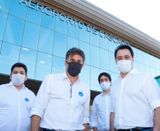 Logo após assinar a ordem de serviço para o início da reformulação do Trevo Cataratas, o governador Carlos Massa Ratinho Junior vistoriou as obras de modernização do Aeroporto Coronel Adalberto Mendes da Silva ou SBCA, em Cascavel, na Região Oeste. A construção está 100% concluída, de acordo com a prefeitura do município, aguardando apenas as liberações por parte da Agência Nacional de Aviação Civil (Anac) e Aeronáutica para que o terminal possa começar a funcionar. 