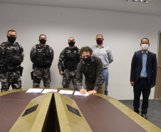 A Secretaria da Segurança Pública promoveu, nesta segunda-feira (10/08), a assinatura de um termo de cooperação técnica mútua entre o Batalhão de Operações Especiais (BOPE) e a Prefeitura Municipal de Piraquara