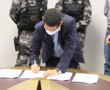 A Secretaria da Segurança Pública promoveu, nesta segunda-feira (10/08), a assinatura de um termo de cooperação técnica mútua entre o Batalhão de Operações Especiais (BOPE) e a Prefeitura Municipal de Piraquara