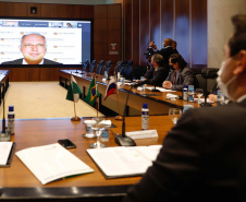 O Governo do Paraná assinou nesta quarta-feira (12) um memorando de entendimento com o Fundo de Investimento Direto da Rússia para ampliar a cooperação técnica, as transferências de tecnologia e os estudos sobre a vacina contra a Covid-19 desenvolvida pelo Instituto Gamaleia