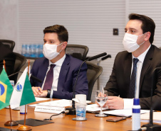 O Governo do Paraná assinou nesta quarta-feira (12) um memorando de entendimento com o Fundo de Investimento Direto da Rússia para ampliar a cooperação técnica, as transferências de tecnologia e os estudos sobre a vacina contra a Covid-19 desenvolvida pelo Instituto Gamaleia
