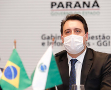 O Governo do Paraná assinou nesta quarta-feira (12) um memorando de entendimento com o Fundo de Investimento Direto da Rússia para ampliar a cooperação técnica, as transferências de tecnologia e os estudos sobre a vacina contra a Covid-19 desenvolvida pelo Instituto Gamaleia