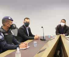 O Termo de Cooperação Técnica da Secretaria da Segurança Pública do Paraná (Sesp) e das guardas municipais já contempla 21 cidades paranaenses. 
Nesta quarta-feira (12/08), Cascavel e Umuarama assinaram o termo. Os convênios já contemplam boa parte da população paranaense, ou seja, os serviços de inteligência das polícias têm acesso a informações importantes de mais de 30% dos contribuintes do Paraná.Foto:SESP