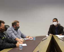 O Termo de Cooperação Técnica da Secretaria da Segurança Pública do Paraná (Sesp) e das guardas municipais já contempla 21 cidades paranaenses. 
Nesta quarta-feira (12/08), Cascavel e Umuarama assinaram o termo. Os convênios já contemplam boa parte da população paranaense, ou seja, os serviços de inteligência das polícias têm acesso a informações importantes de mais de 30% dos contribuintes do Paraná.Foto:SESP
