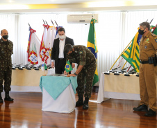 O Governador Carlos Massa Ratinho Junior recebe nesta quinta-feira (13/08), de maneira simbolica 100 fuzis do Exercito no Forte do PInheiro em Curitiba. Acompanhado do secretário da Segurança Pública do Paraná, Romulo Marinho Soares e do Comandante-Geral da Policia Militar do Paraná, coronel Péricles de Matos.   Curitiba, 13/08/2020 - Foto: Geraldo Bubniak/AEN