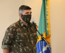 O Governador Carlos Massa Ratinho Junior recebe nesta quinta-feira (13/08), de maneira simbolica 100 fuzis do Exercito no Forte do PInheiro em Curitiba. Acompanhado do secretário da Segurança Pública do Paraná, Romulo Marinho Soares e do Comandante-Geral da Policia Militar do Paraná, coronel Péricles de Matos.   Curitiba, 13/08/2020 - Foto: Geraldo Bubniak/AEN