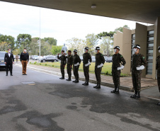 O Governador Carlos Massa Ratinho Junior recebe nesta quinta-feira (13/08), de maneira simbolica 100 fuzis do Exercito no Forte do PInheiro em Curitiba. Acompanhado do secretário da Segurança Pública do Paraná, Romulo Marinho Soares e do Comandante-Geral da Policia Militar do Paraná, coronel Péricles de Matos.   Curitiba, 13/08/2020 - Foto: Geraldo Bubniak/AEN