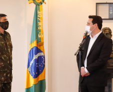 O Governo do Paraná recebeu 100 fuzis calibre 7,62 mm M964 do Exército Brasileiro. A entrega simbólica foi feita pelo general Carlos José Russo Assumpção Penteado, comandante da 5ª Divisão  de Exército, ao governador Carlos Massa Ratinho Junior nesta quinta-feira (13) no Forte do Pinheirinho, em Curitiba.