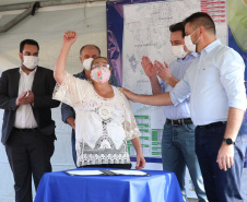 O Governador Carlos Massa Ratinho Junior autotiza nesta sexta-feira (14/08),  a ordem de servico para pavimentacao asfaltica no bairro Estados  em Fazenda Rio Grande acompanhado do secretário de Desenvolvimento Urbano, Joao Carlos Ortega Fazenda Rio Grande, 13/08/2020 - Foto: Geraldo Bubniak/AEN