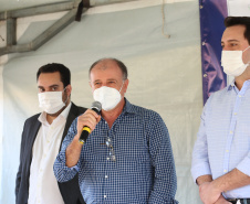 O Governador Carlos Massa Ratinho Junior autotiza nesta sexta-feira (14/08),  a ordem de servico para pavimentacao asfaltica no bairro Estados  em Fazenda Rio Grande acompanhado do secretário de Desenvolvimento Urbano, Joao Carlos Ortega Fazenda Rio Grande, 13/08/2020 - Foto: Geraldo Bubniak/AEN