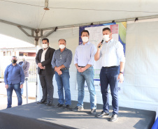 O Governador Carlos Massa Ratinho Junior autotiza nesta sexta-feira (14/08),  a ordem de servico para pavimentacao asfaltica no bairro Estados  em Fazenda Rio Grande acompanhado do secretário de Desenvolvimento Urbano, Joao Carlos Ortega Fazenda Rio Grande, 13/08/2020 - Foto: Geraldo Bubniak/AEN