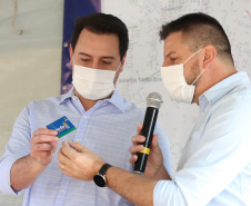 O Governador Carlos Massa Ratinho Junior autotiza nesta sexta-feira (14/08),  a ordem de servico para pavimentacao asfaltica no bairro Estados  em Fazenda Rio Grande acompanhado do secretário de Desenvolvimento Urbano, Joao Carlos Ortega Fazenda Rio Grande, 13/08/2020 - Foto: Geraldo Bubniak/AEN