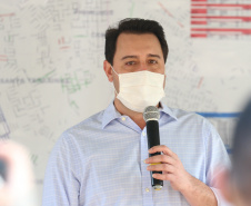 O Governador Carlos Massa Ratinho Junior autotiza nesta sexta-feira (14/08),  a ordem de servico para pavimentacao asfaltica no bairro Estados  em Fazenda Rio Grande acompanhado do secretário de Desenvolvimento Urbano, Joao Carlos Ortega Fazenda Rio Grande, 13/08/2020 - Foto: Geraldo Bubniak/AEN