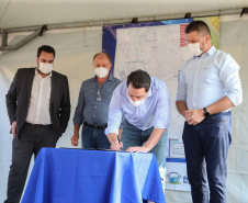 O Governador Carlos Massa Ratinho Junior autotiza nesta sexta-feira (14/08),  a ordem de servico para pavimentacao asfaltica no bairro Estados  em Fazenda Rio Grande acompanhado do secretário de Desenvolvimento Urbano, Joao Carlos Ortega Fazenda Rio Grande, 13/08/2020 - Foto: Geraldo Bubniak/AEN