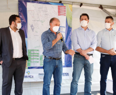 O governador Carlos Massa Ratinho Junior assinou nesta sexta-feira (14) a ordem de serviço para o início da pavimentação asfáltica de 13 ruas do Jardim Morumbi, no bairro Estados, em Fazenda Rio Grande, na Região Metropolitana de Curitiba. O Jardim Morumbi tem 5 mil moradores.