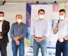 O governador Carlos Massa Ratinho Junior assinou nesta sexta-feira (14) a ordem de serviço para o início da pavimentação asfáltica de 13 ruas do Jardim Morumbi, no bairro Estados, em Fazenda Rio Grande, na Região Metropolitana de Curitiba. O Jardim Morumbi tem 5 mil moradores.