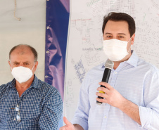 O governador Carlos Massa Ratinho Junior assinou nesta sexta-feira (14) a ordem de serviço para o início da pavimentação asfáltica de 13 ruas do Jardim Morumbi, no bairro Estados, em Fazenda Rio Grande, na Região Metropolitana de Curitiba. O Jardim Morumbi tem 5 mil moradores.