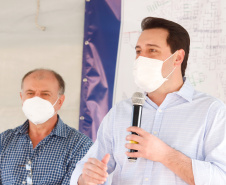 O governador Carlos Massa Ratinho Junior assinou nesta sexta-feira (14) a ordem de serviço para o início da pavimentação asfáltica de 13 ruas do Jardim Morumbi, no bairro Estados, em Fazenda Rio Grande, na Região Metropolitana de Curitiba. O Jardim Morumbi tem 5 mil moradores.