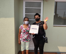 Dez famílias carentes do distrito de Yolanda, em Ubiratã, na região centro-oeste do Paraná, receberam nesta sexta-feira (14) as chaves de novas casas populares construídas na localidade. A obra recebeu R$ 1,3 milhão de investimento da Itaipu Binacional, valor utilizado para custear integralmente o os imóveis ao público beneficiado. (Fotos: Cohapar)