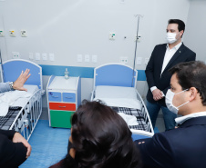 A ala neonatal, materno e infantil do Hospital Universitário Regional dos Campos Gerais, em Ponta Grossa, será transferida ao Hospital da Criança João Vargas de Oliveira, para dar lugar a novos leitos exclusivos para pacientes com Covid-19. O governador Carlos Massa Ratinho Junior esteve nesta quarta-feira (19) na cidade e formalizou a migração para a nova unidade.