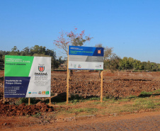 Obras para revitalizar o Parque Fundo de Vale em Guaira,  com instalação e adaptação de acessibilidade em todo o Parque, ampliação do lago, pista de caminhada, modernização paisagística, bancos e vegetação nova.   06/08/2020 -  Foto: Geraldo Bubniak/AEN