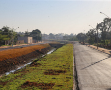 Obras de pavimentação na Av. Marginal e Rua Albino Guzella.  Os investimentos irão melhorar ainda mais o trânsito em Guaira, reduzindo o número de veículos na via principal que passa por dentro da cidade.   06/08/2020 -  Foto: Geraldo Bubniak/AEN