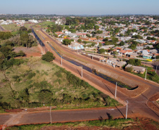 Obras de pavimentação na Av. Marginal e Rua Albino Guzella.  Os investimentos irão melhorar ainda mais o trânsito em Guaira, reduzindo o número de veículos na via principal que passa por dentro da cidade.   06/08/2020 -  Foto: Geraldo Bubniak/AEN