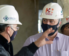 O secretário de Estado de Saúde, Beto Preto, vistoriou nesta quarta-feira (26) a obra do antigo Centro Regional de Especialidades (CRE) da Avenida Kennedy. A reforma total do local terá como resultado um novo ambiente com instalações modernas para atender pacientes que necessitem de diferentes atendimentos na área da saúde. Foto: Américo Antonio/SESA
