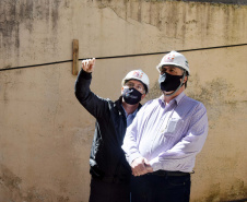 O secretário de Estado de Saúde, Beto Preto, vistoriou nesta quarta-feira (26) a obra do antigo Centro Regional de Especialidades (CRE) da Avenida Kennedy. A reforma total do local terá como resultado um novo ambiente com instalações modernas para atender pacientes que necessitem de diferentes atendimentos na área da saúde. Foto: Américo Antonio/SESA