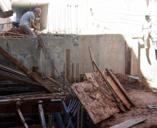 O secretário de Estado de Saúde, Beto Preto, vistoriou nesta quarta-feira (26) a obra do antigo Centro Regional de Especialidades (CRE) da Avenida Kennedy. A reforma total do local terá como resultado um novo ambiente com instalações modernas para atender pacientes que necessitem de diferentes atendimentos na área da saúde. Foto: Américo Antonio/SESA