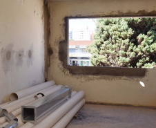 O secretário de Estado de Saúde, Beto Preto, vistoriou nesta quarta-feira (26) a obra do antigo Centro Regional de Especialidades (CRE) da Avenida Kennedy. A reforma total do local terá como resultado um novo ambiente com instalações modernas para atender pacientes que necessitem de diferentes atendimentos na área da saúde. Foto: Américo Antonio/SESA